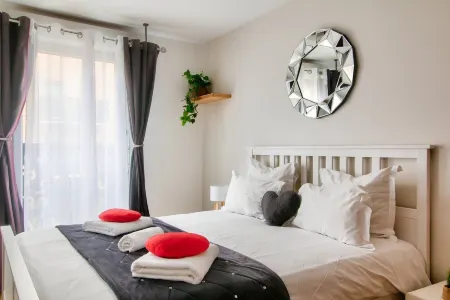 123Home - Suite & Spa XL Отели в г. Монтеврен