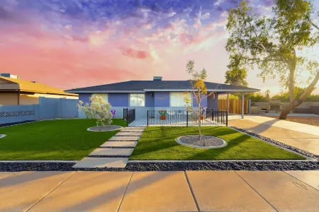 Gorgeous 100% remodeled home in Downtown Gilbert