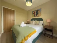 4 Bedroom Home St Athan Contractors Wifi & Parking - Wifi