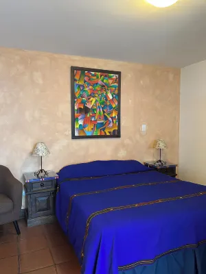 Casa Elena Hotels near El Bosque de los Cuatro Caminos