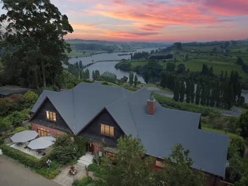 Lake Karapiro Lodge Hotels in Matamata