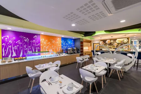 Kyriad Prestige Amiens Poulainville Hotel and Spa Отели в г. Пернуа