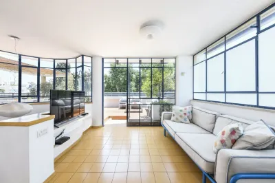 Spacious 3BR Penthouse w Rooftop by Sea N' Rent  호텔