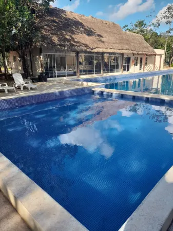 Devoted Hoestel in Cancun with Equipped Kitchen, Pool, Close to Beaches & More! Отели в г. Benito Juarez