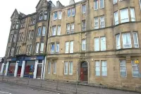 Flat in Glasgow Close to All Local Amenities