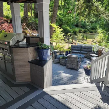 Quiet 4 bedroom Home with Hot Tub nestled in the woods