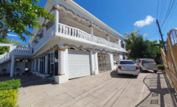 Sandy Bay Paradise Retreat - 7 Bedrooms