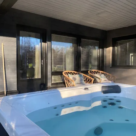 Idyllic Villa Unikko with Jacuzzi and Sauna
