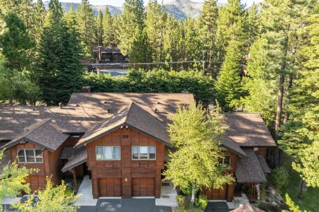 Northwood Mountain Views Sauna Balcony Tahoe Group Retreat Отели рядом с достопримечательностью «Санд Харбор»