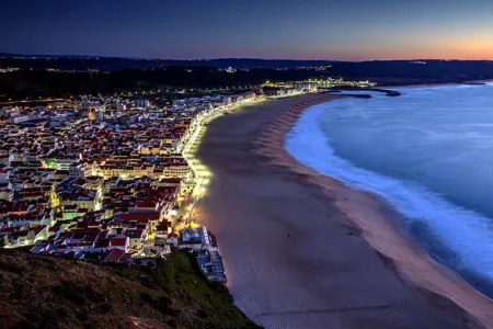 Light Wave Nazare Center 50m Beach Отели рядом с достопримечательностью «Nazare Lighthouse (Faro de Nazare)»