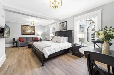 White Inn Hotels in Fredonia