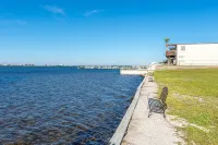 Sea Palm 1D is a 2 Br 1 Bath That is Pet Friendly and Sleeps 6 by RedAwning