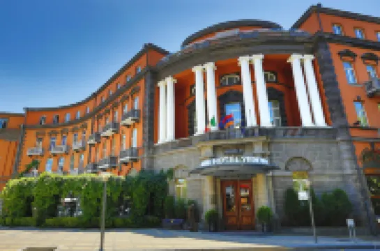 Grand Hotel Yerevan - Small Luxury Hotels of the World Hotéis em 
