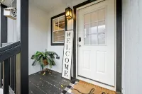 To the Moon Cozy Studio for 2 Hotels in Broken Bow