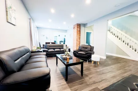 Modern 5Br Home Perfect for Families Отели рядом с достопримечательностью «Водопады Бридал Вейл»