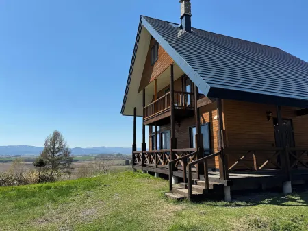 Biei san-ai-no-oka Villa Shion Отели рядом с достопримечательностью «Parent and Kid Tree»