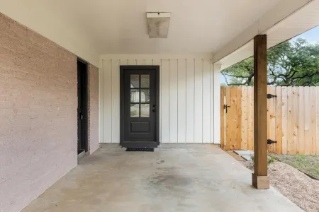 New SPA! Dwntwn DRIP Bluff St Cottage & Guest House! Walk to Food, Bars & Music! Отели рядом с достопримечательностью «Ian's Chapel at Camp Lucy»