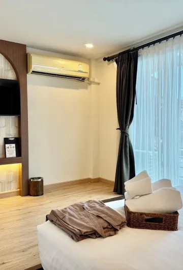 ห้องดีลักซ์ พร้อมวิวสระว่ายน้ำ