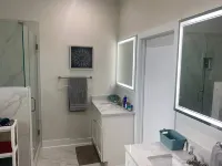 Convenient Access to Airport and Downtown - Modern Retreat Hotels in East Point