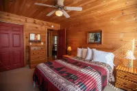 Rustic Ridge a Cozy 4-bedroom cabin w/ pool table & hot tub in adorable Townsend