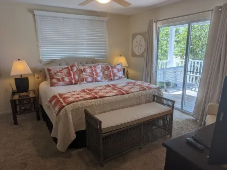 Boardwalk Bungalow-dog friendly-steps to beach walkover-community pool-SPECIALS!