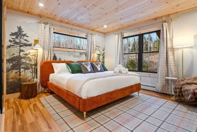 New Chalet: MtnViews-Hottub-Sauna-Firepit-GameRm-Playground-Dogsok