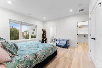 Brand New 6BR 5.5Bath House 20Min Downtown Boston-Game room, fire pit, Projector