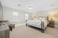 Modern Farmhouse in Charming Neighborhood Walking Distance to Downtown Hotel a Auburn