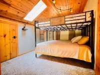 Arnold’s Cozy Cabin  – Rustic-Modern Retreat Near Big Trees & Bear Valley