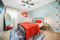 Granbury Lakefront home with boat Dock/Slip Kayaks Firepit Fishing