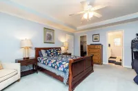 David's Fun House - Sleeps 24. Pool Table, Ping Pong, Piano.5 Bedrooms, 3 Baths
