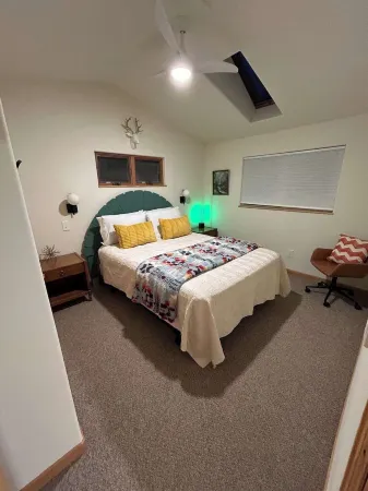 Heart of Monument - Cottage with WiFi access Отели в г. Монумент