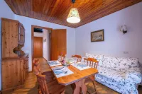 La Tana Dello Scoiattolo Skiing Nearby - Happy Rentals - Parvekkeita