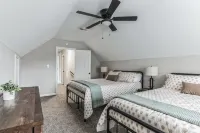 Charming 3BR Farmhouse • Fenced Acre • Madison - Alloggi