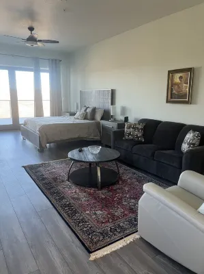 搭配馬與槍的帳篷旅舍/牧場