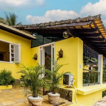 Casa Amarela Hotels near Praia do Anil