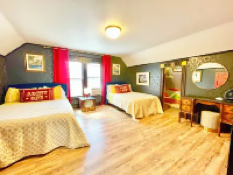 Arcade House! Massive game room, hot tub, firepit, grill, games