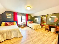 Arcade House! Massive game room, hot tub, firepit, grill, games