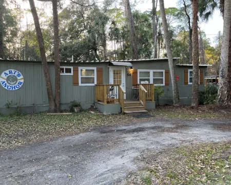 Nature Coast Inn and Cottages Hotels in Inglis