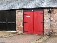 Cottage - Sleeps 3 Hot Tub & Pet Friendly Hotels in Brampton