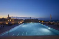 Mayu Suites - Rooftop Pools