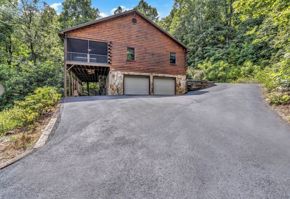 Gateway Getaway (Crooked Creek) - Book With the Best Deals