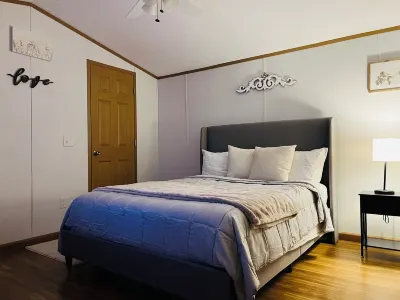 Cozy 3 bedroom modern mobile home in charming Moorefield with WiFi