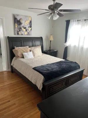 Charming 3-bedroom house in beautiful Jacksonville With WiFI & workspace.