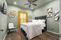 Peaceful Retreat on Houston Street
