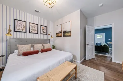 Charming 3-bedroom house <5 minutes away from Downtown Macon Hotels near Shurlington Plaza