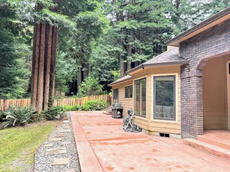 Arcata Forest Hideaway