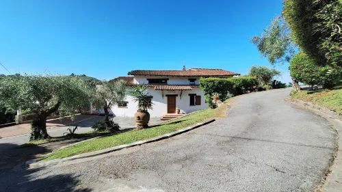 Villa Veranda, big private pool in relaxing green hills just 4 km from the beach