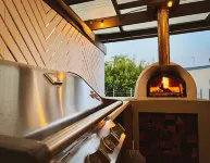 Barrel Sauna, Wood-Fired Pizza Oven, Bay Views, Fire Pit, Play Set, Pet Friendly