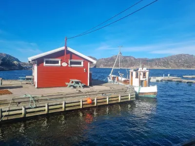 Fantastic fishing hut with sea view directly on the water Hotels in 